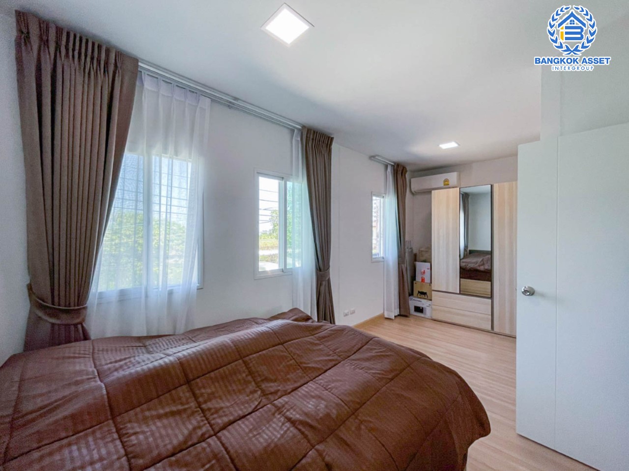 *****ทาวน์เฮ้าส์มือสองย่านสมุทรปราการ ม.พฤกษาวิลล์ บางนา-เอแบค บนเนื้อที่ 16.1 ตร.ว. ฟังก์ชัน 2 ห้องนอน 2 ห้องน้ำ 1 ที่จอดรถ วิวหน้าบ้านเป็นสวน บนทำเลเดินทางสะดวก เชื่อมต่อถนนบางนา-ตราด เข้าเมืองสะดวก ใกล้จุดขึ้นลงทางด่วน "บางนา" และ "เซ็นทรัลบางนา"